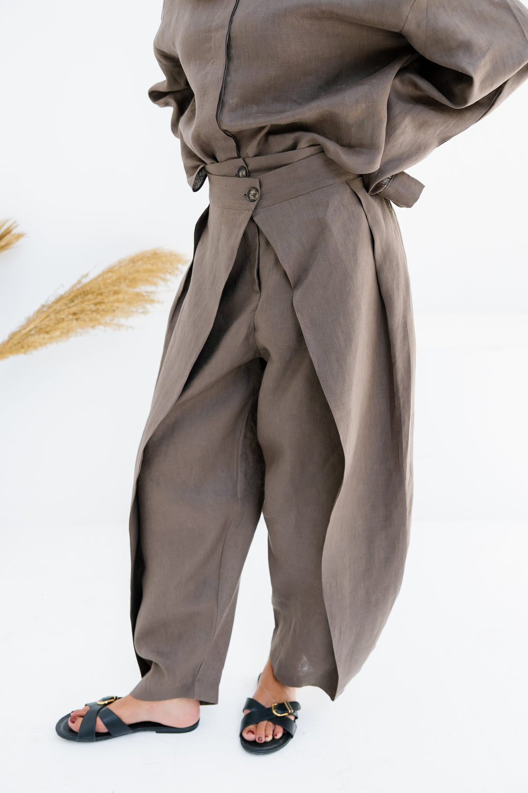 Double Buttoned Linen Pants - Brown