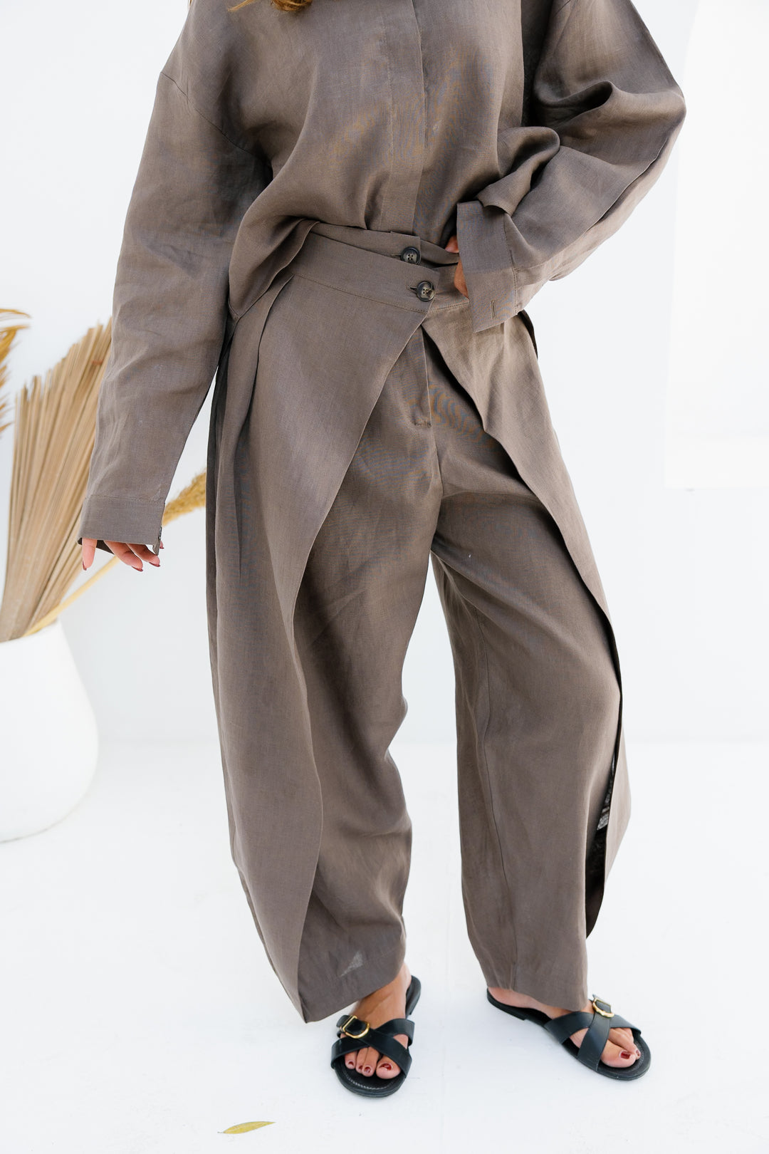 Double Buttoned Linen Pants - Brown