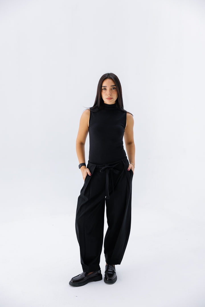 Wool Barrel Cut Pants - Black