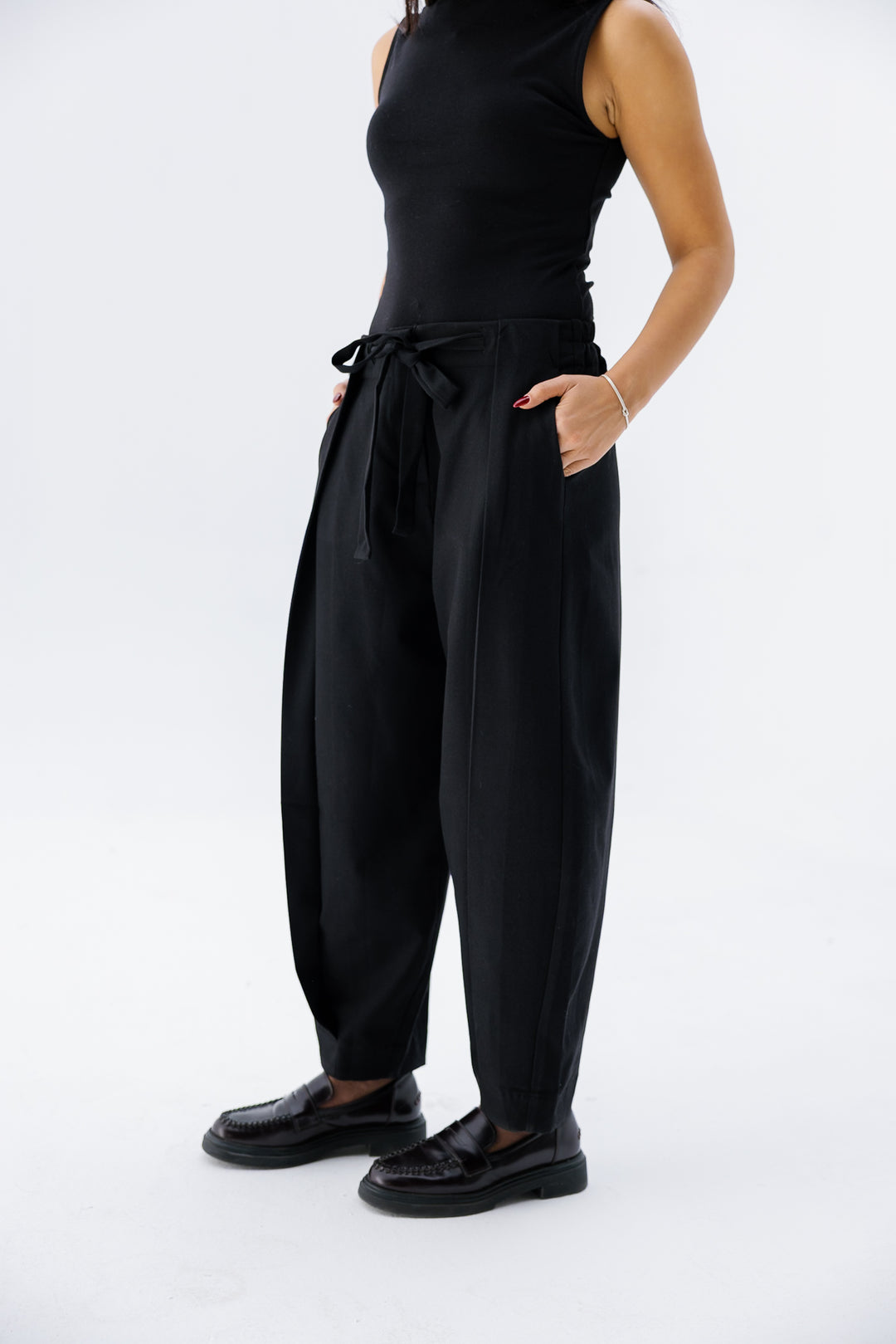 Wool Barrel Cut Pants - Black