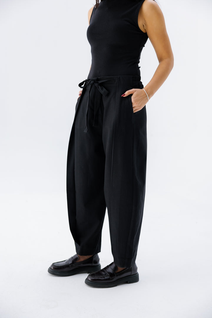 Wool Barrel Cut Pants - Black
